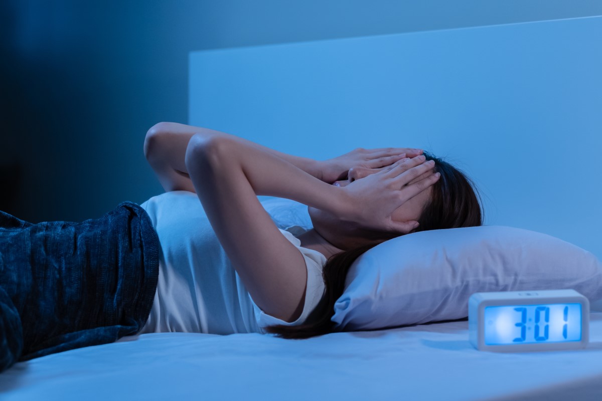 Dormir tarde faz mal? Entenda as consequências