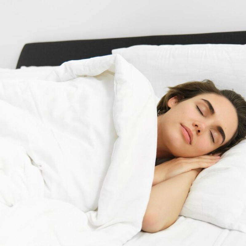 Como os ciclos hormonais afetam o sono das mulheres e como lidar com isso