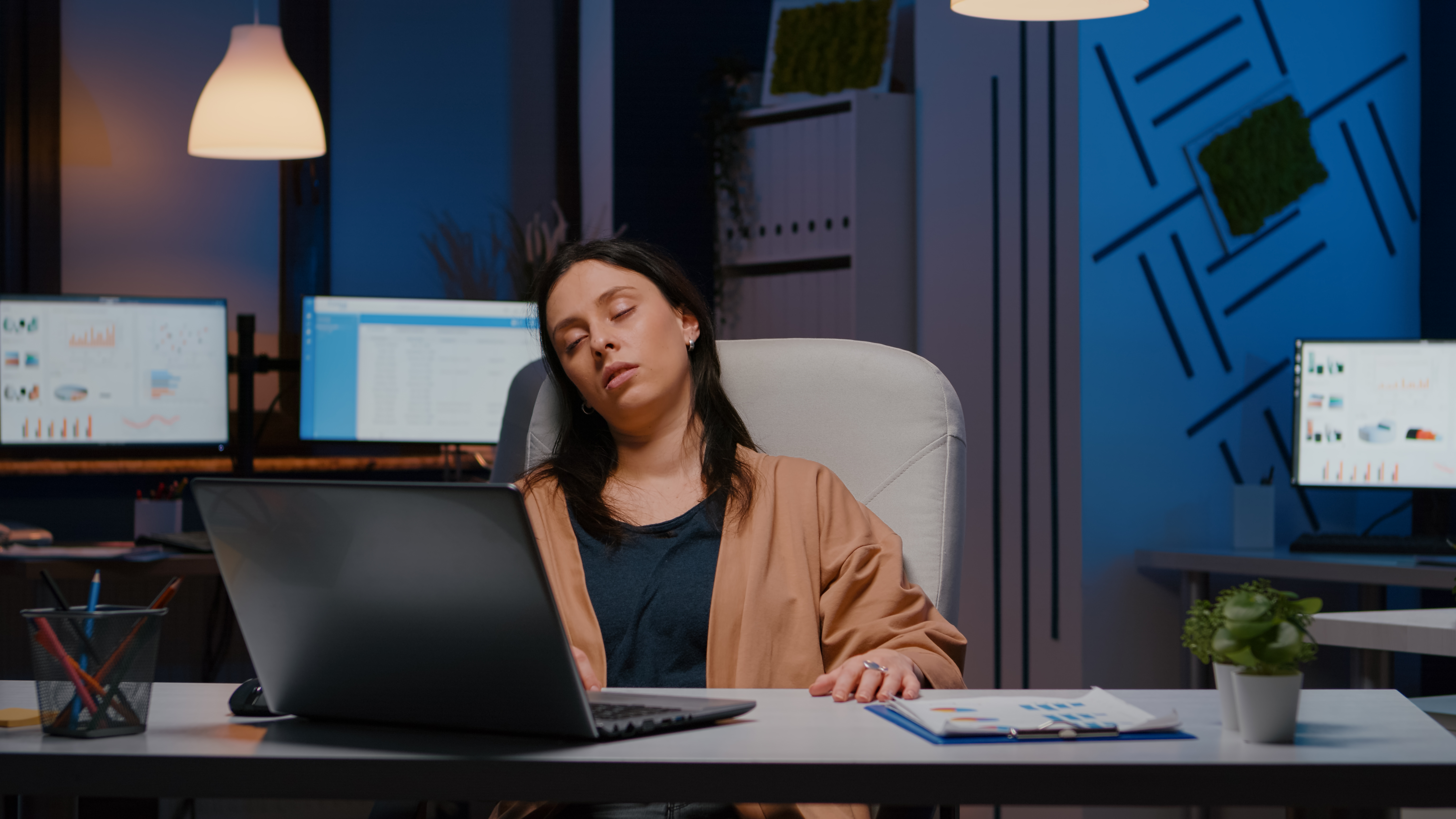 Como a qualidade do sono impacta a produtividade e o desempenho no trabalho
