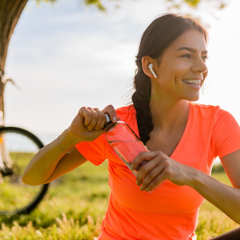 Como o estilo de vida afeta o sono: exercícios, alimentação e rotina noturna